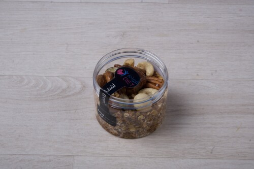 جرانولا العسل بالمكسرات والتمر